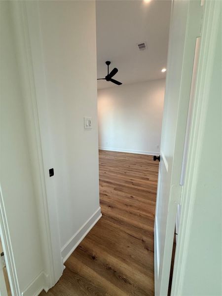 Spacious, unfurnished interior of a new home in , Sargent (Image 27).
