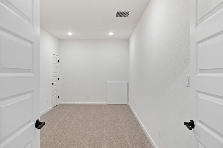 Spacious, unfurnished interior of a new home in Heritage, Dripping Springs (Image 27).