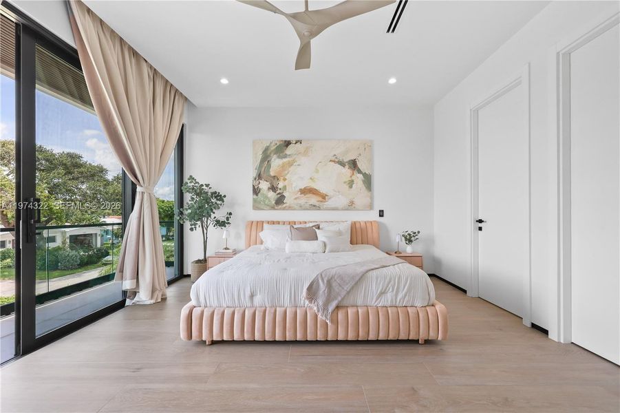 Furnished interior view inside a new home in , Fort Lauderdale (Image 8).