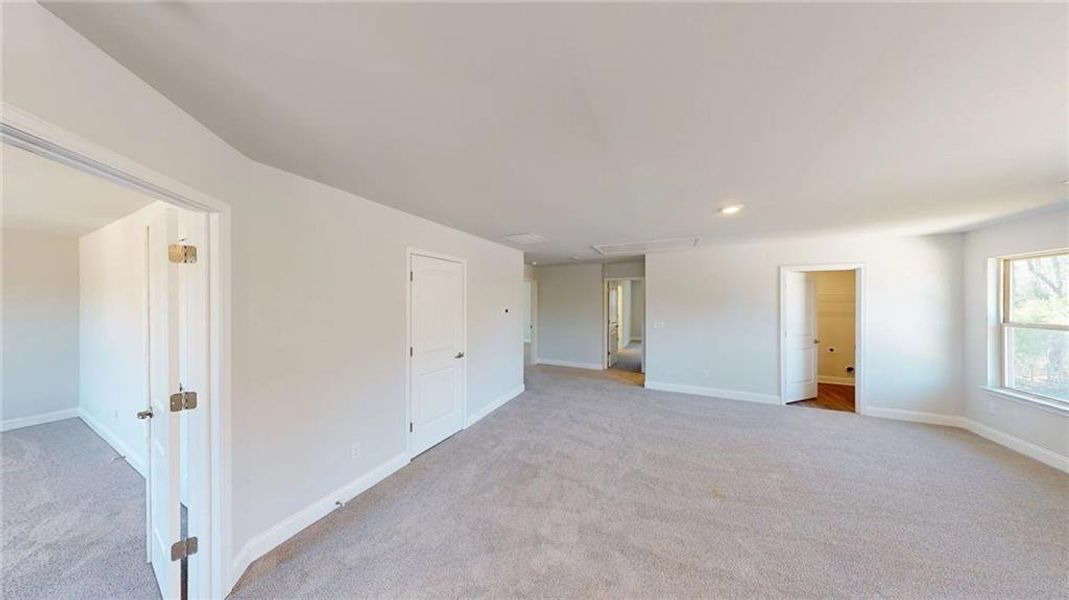 Spacious, unfurnished interior of a new home in Mirror Lake at South Harbour, Villa Rica (Image 27).