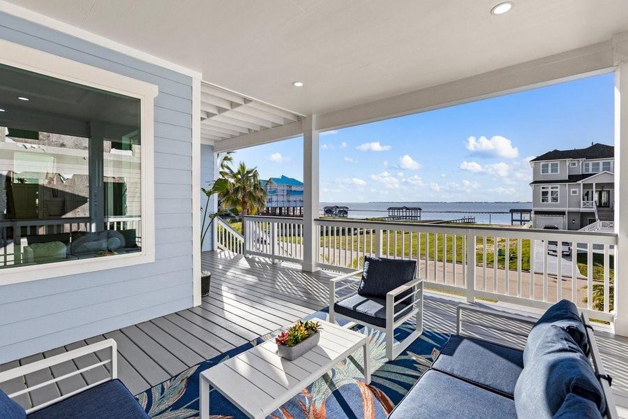 Exterior details and patio area of a home in , Galveston (Image 3).