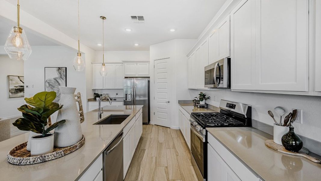 4585 Signature III Bella Vista Farms Trillium Kitchen 3of4 Base4