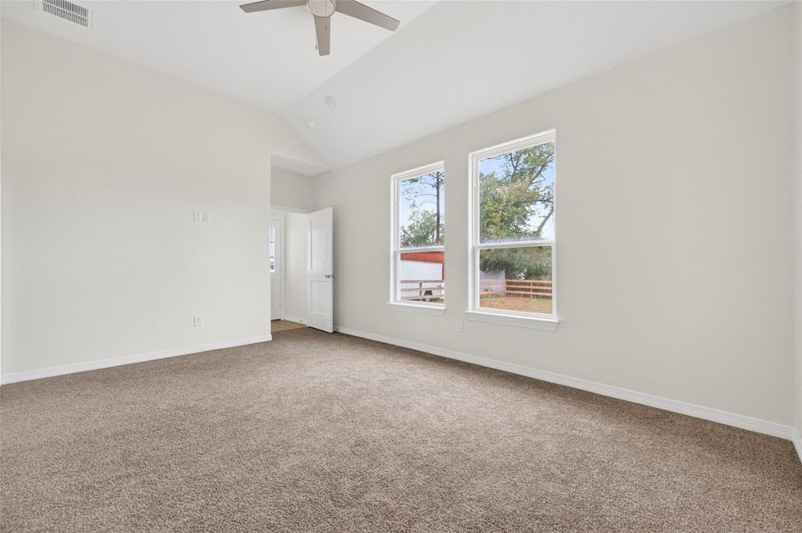 Spacious, unfurnished interior of a new home in , Hempstead (Image 46).