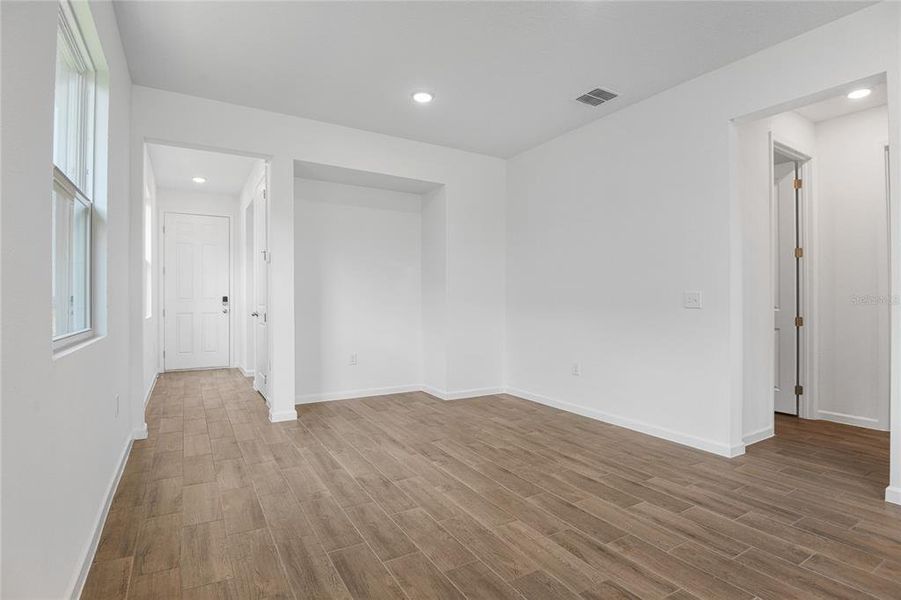 Spacious, unfurnished interior of a new home in Seasons at Scenic Terrace, Lake Hamilton (Image 12).