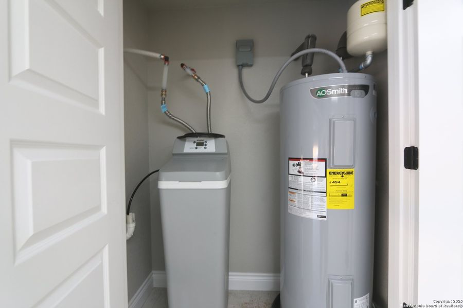Close-up of interior finishes inside a home in , La Vernia (Image 18).