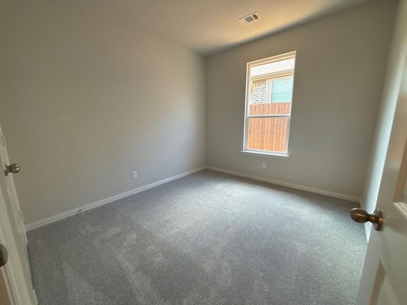 Spacious, unfurnished interior of a new home in Waterford Park, Weatherford (Image 9).