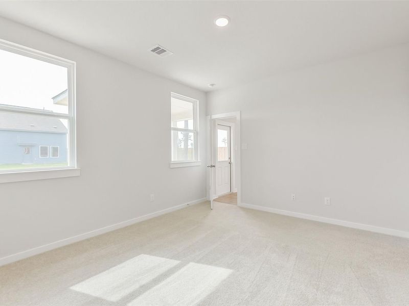 Spacious, unfurnished interior of a new home in Spring Branch Crossing, Conroe (Image 29).
