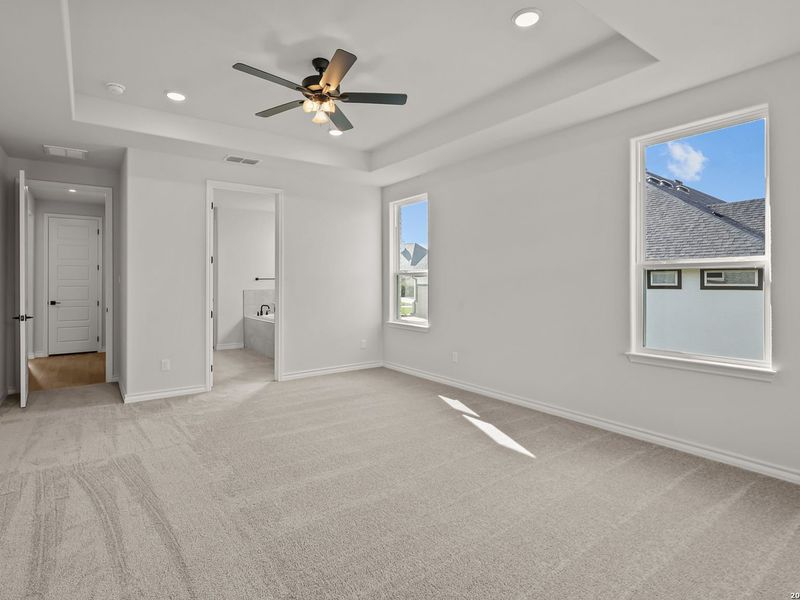 Spacious, unfurnished interior of a new home in Potranco Oaks, Castroville (Image 37).