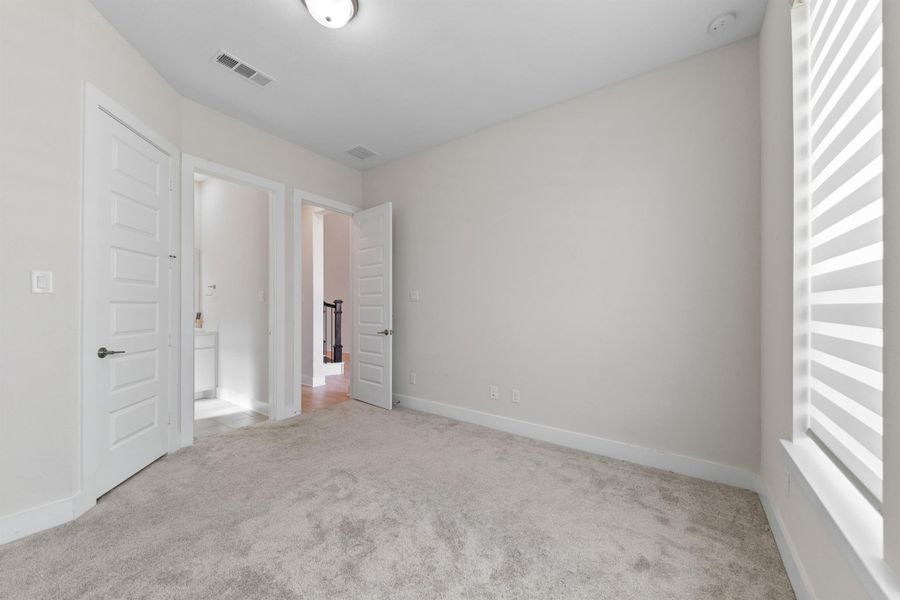 Spacious, unfurnished interior of a new home in Trillium, Richmond (Image 39).