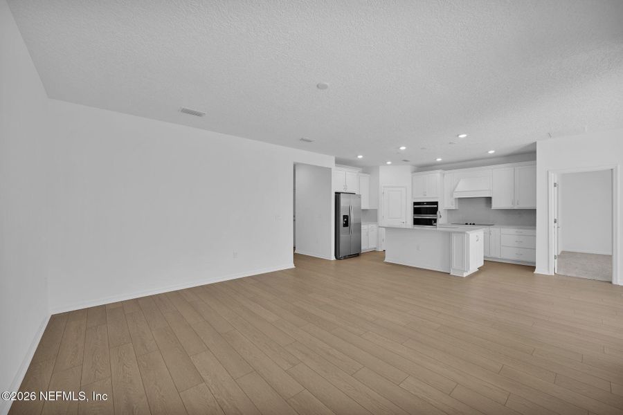 Spacious, unfurnished interior of a new home in Hyland Trail, Green Cove Springs (Image 27).