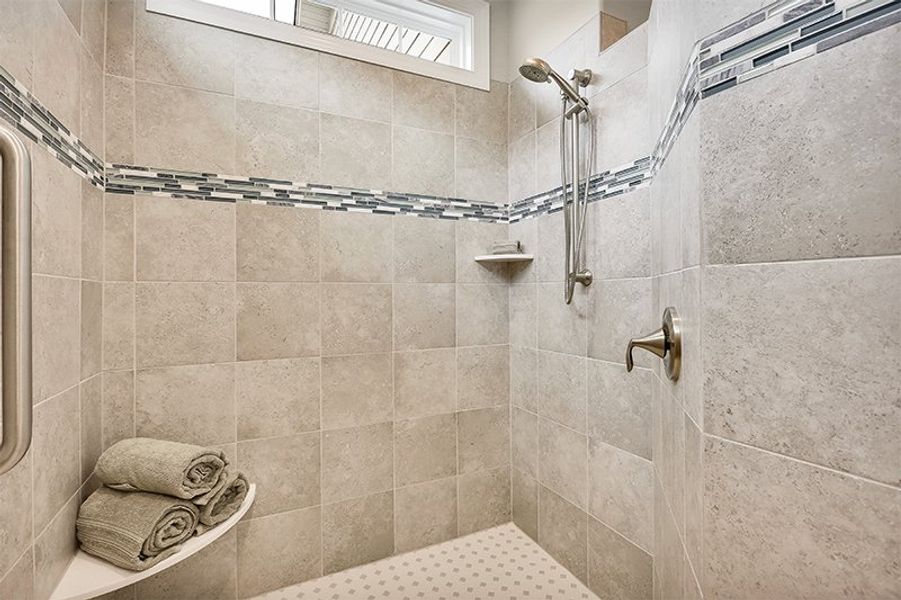 Shelter Bay, Master Bathroom