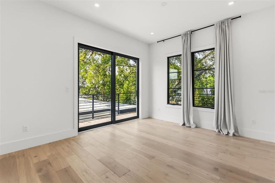 Spacious, unfurnished interior of a new home in , Winter Park (Image 48).