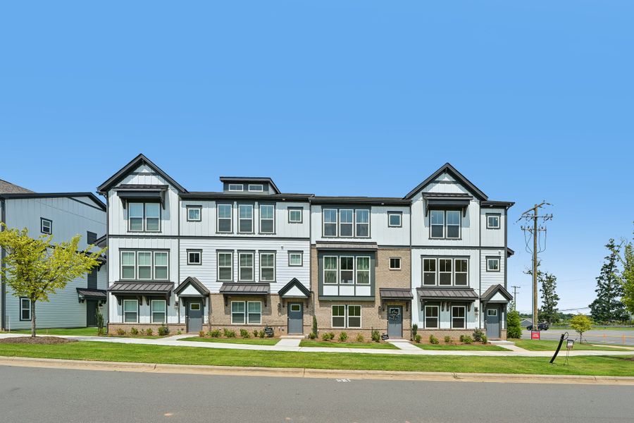 Condo located in Charlotte, NC showcasing its design and architecture (Image 5). Condo located in Charlotte, NC showcasing its design and architecture (Image 5).
