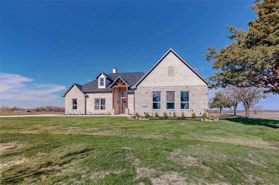 View of front of home featuring a front lawn