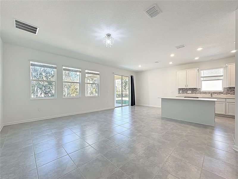 Spacious, unfurnished interior of a new home in , Kissimmee (Image 15).