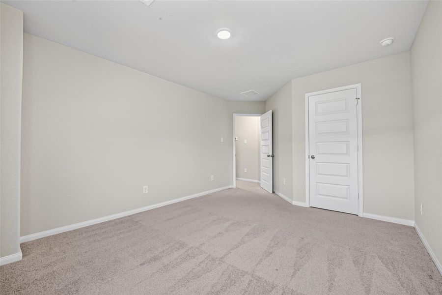 Spacious, unfurnished interior of a new home in River's Edge, Conroe (Image 31). Spacious, unfurnished interior of a new home in River's Edge, Conroe (Image 31).
