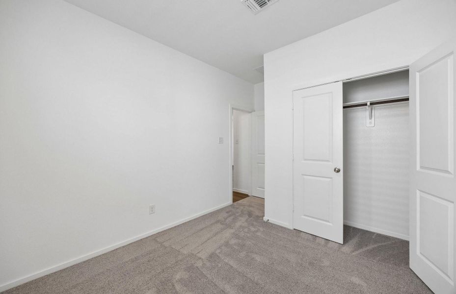 Spacious, unfurnished interior of a new home in Stokesbury, Waller (Image 26).