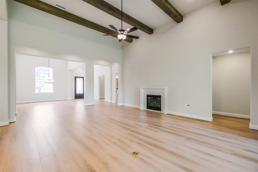Spacious, unfurnished interior of a new home in Evergreen 70', Conroe (Image 14). Spacious, unfurnished interior of a new home in Evergreen 70', Conroe (Image 14).