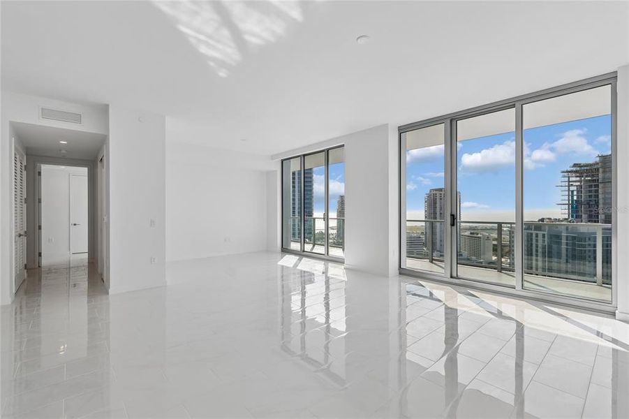 Spacious, unfurnished interior of a new home in , St. Petersburg (Image 26).