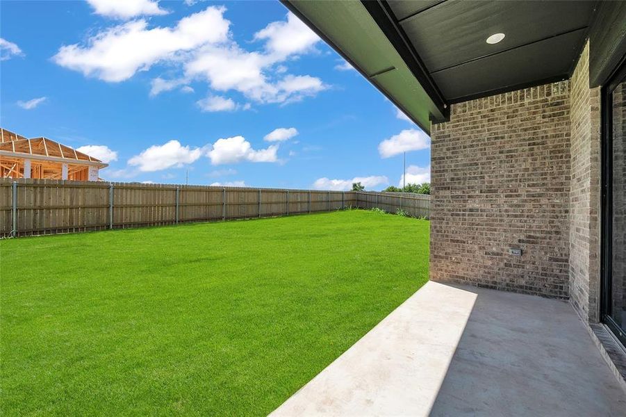 Exterior details and patio area of a home in Rosenthal Estates, Lorena (Image 3).