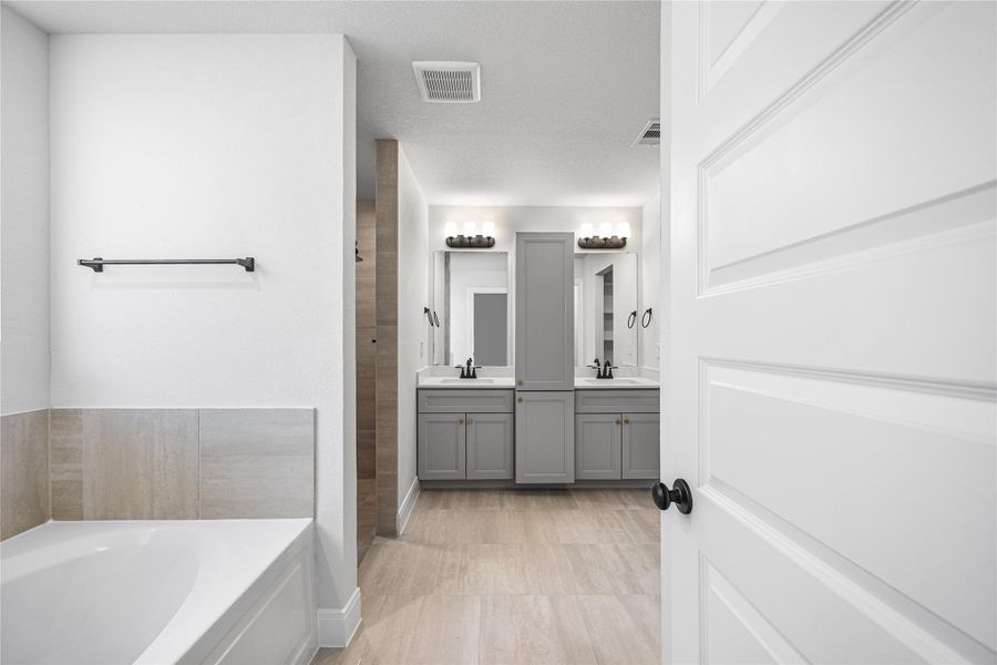Furnished interior view inside a new home in Encino Estates, Dayton (Image 9).