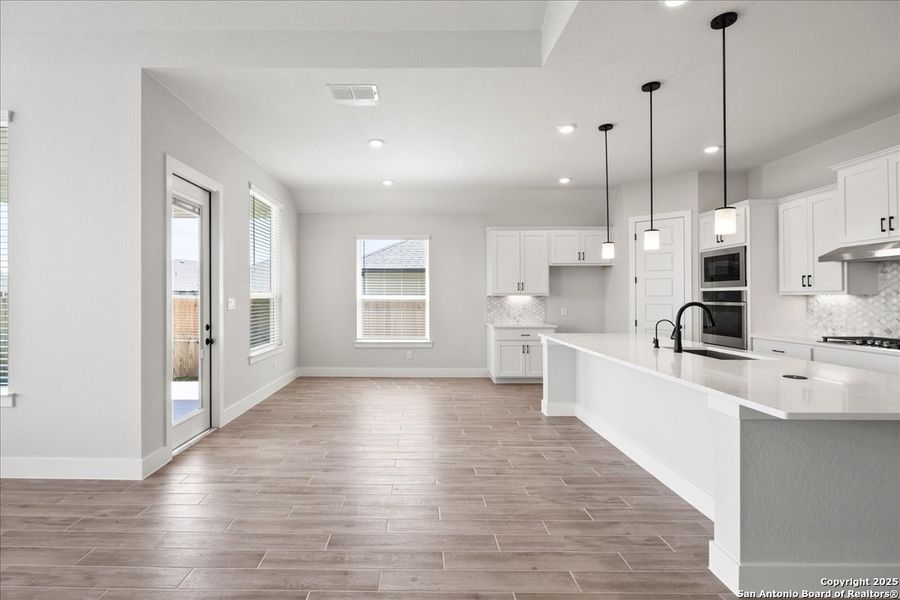 Spacious, unfurnished interior of a new home in Village at Three Oaks, Seguin (Image 12). Spacious, unfurnished interior of a new home in Village at Three Oaks, Seguin (Image 12).