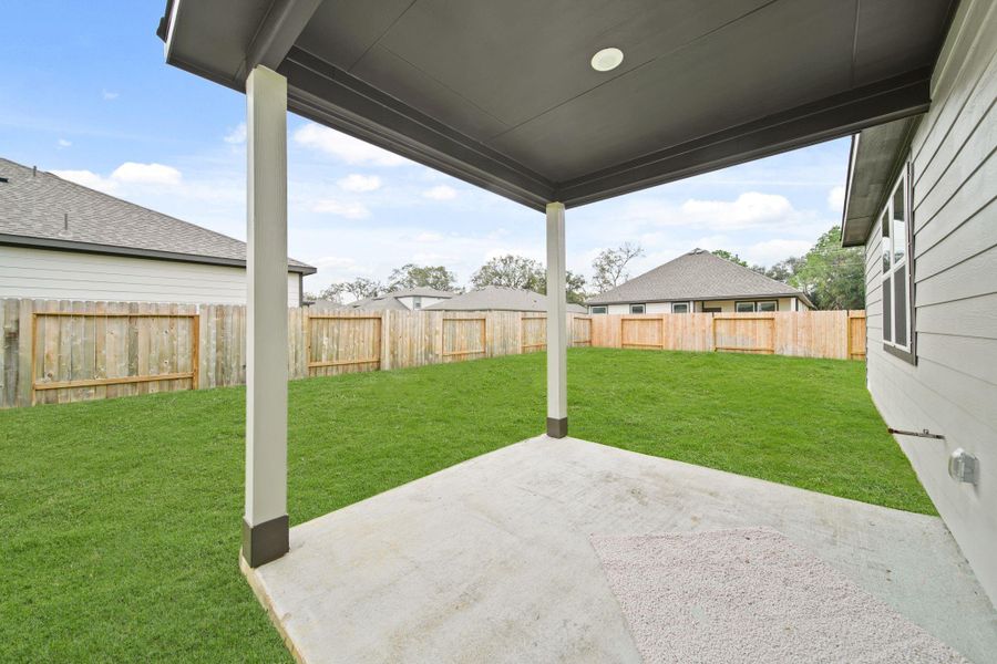 Exterior details and patio area of a home in Valor Park, Bay City (Image 3).