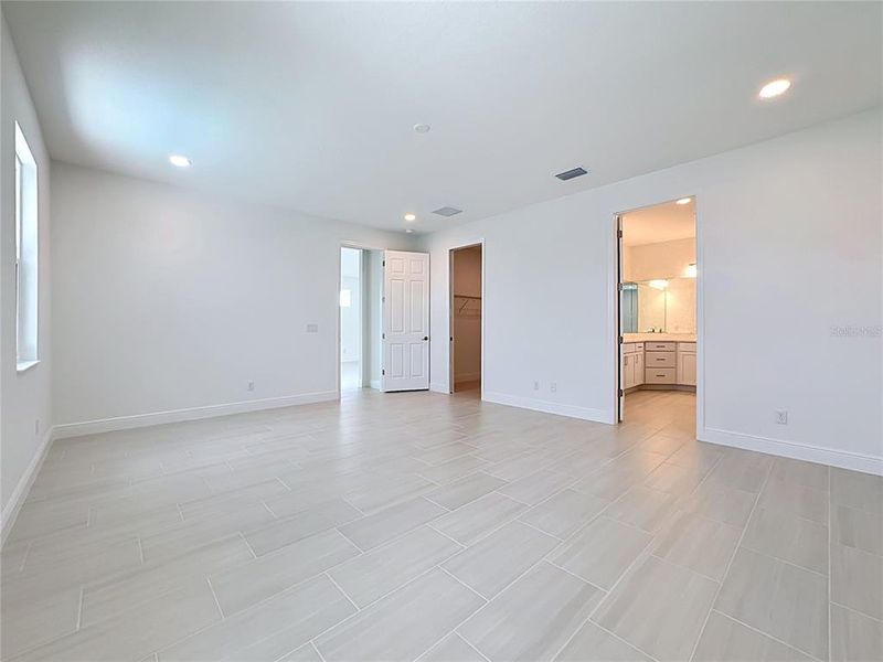Spacious, unfurnished interior of a new home in Watercolor Place, Bradenton (Image 51). Spacious, unfurnished interior of a new home in Watercolor Place, Bradenton (Image 51).