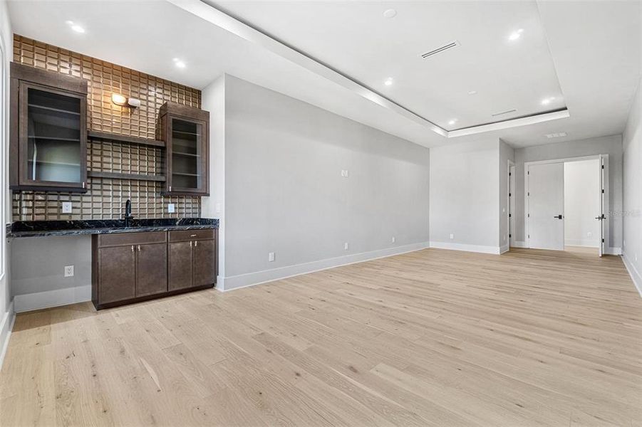 Spacious, unfurnished interior of a new home in , Tampa (Image 23).