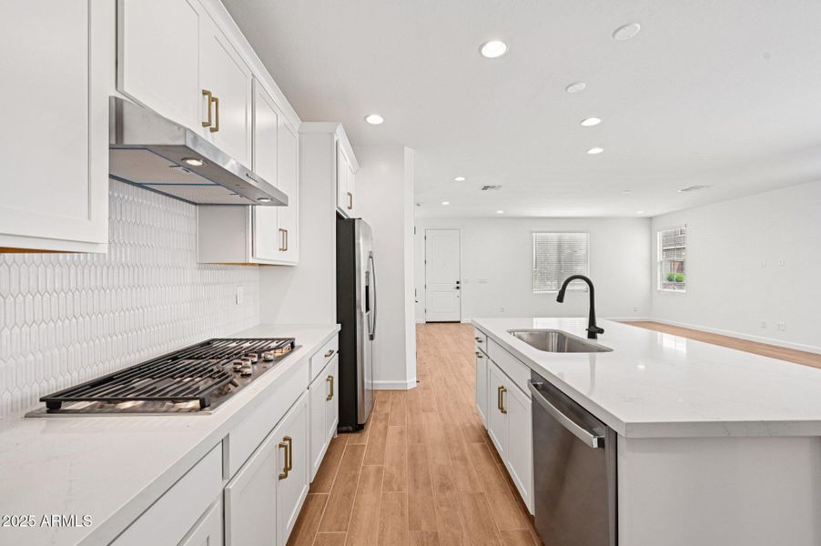 14-web-or-mls-W Lariat Ln-S0207-014