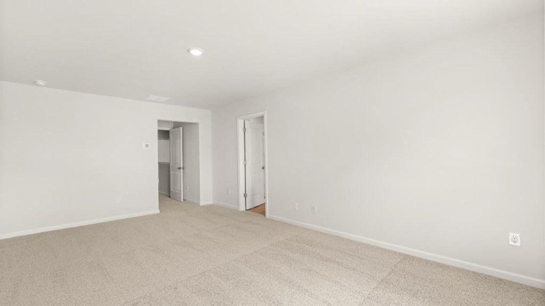 Spacious, unfurnished interior of a new home in Oconee Overlook Townhomes, Gainesville (Image 23).