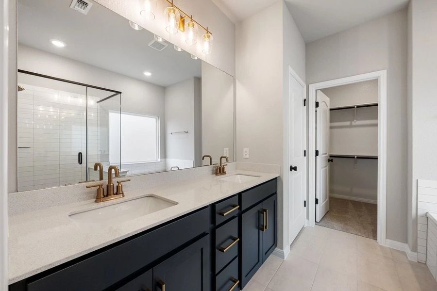 Furnished interior view inside a new home in Berry Creek Highlands, Georgetown (Image 14).