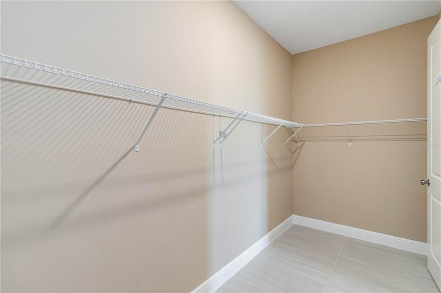 Spacious, unfurnished interior of a new home in , Clermont (Image 39).