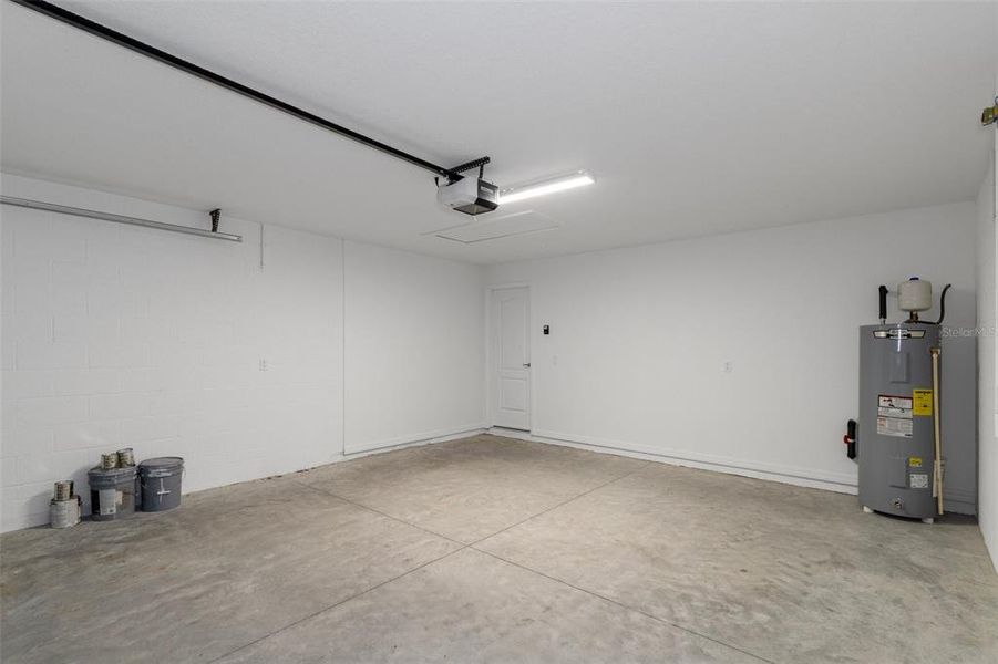 Spacious, unfurnished interior of a new home in , Brooksville (Image 36).