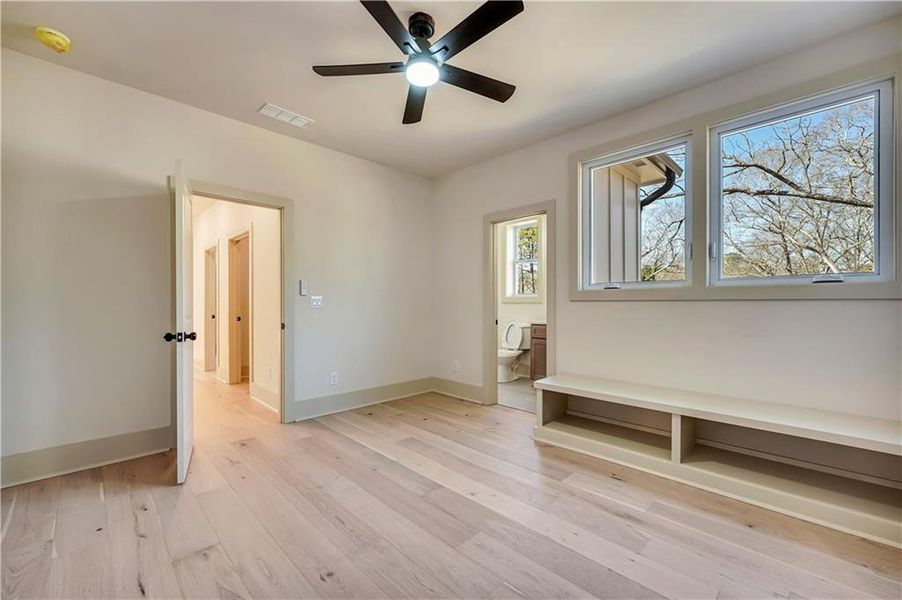 Spacious, unfurnished interior of a new home in , Athens (Image 21).