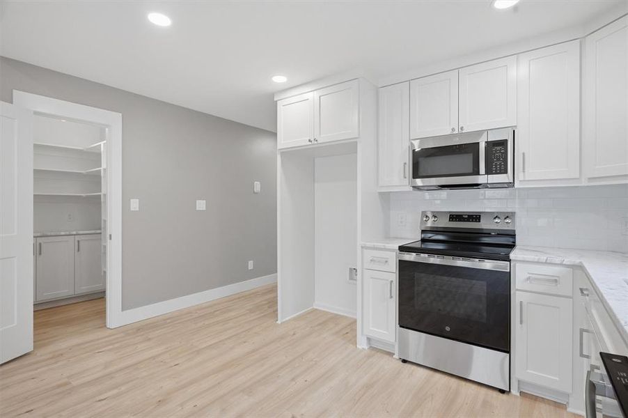 Furnished interior view inside a new home in , Sherman (Image 8).