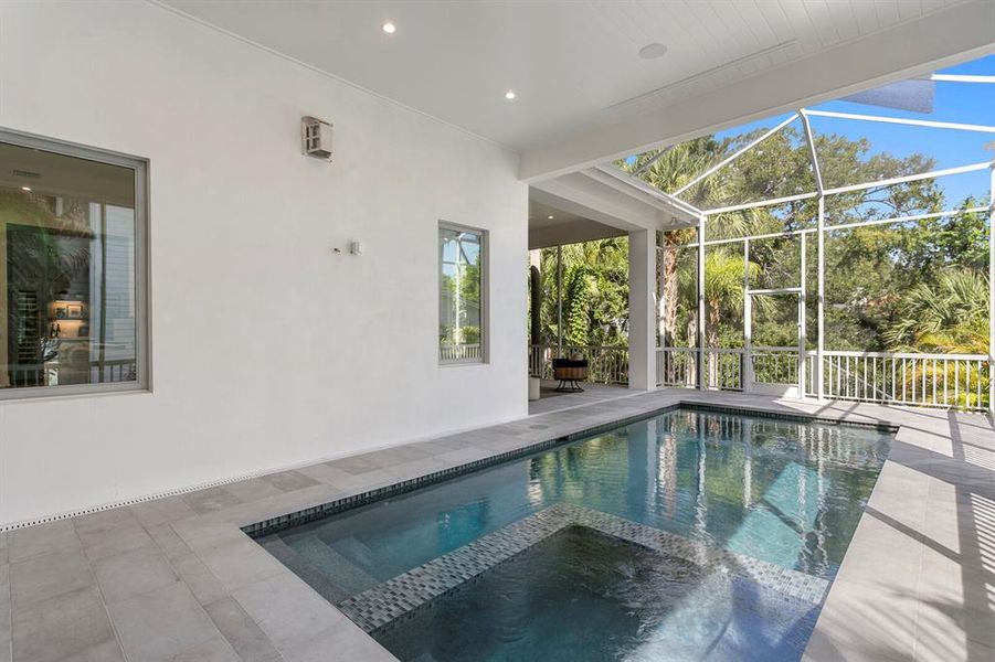 Exterior details and patio area of a home in , Tampa (Image 3).