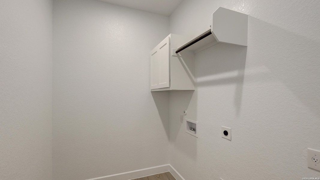 Spacious, unfurnished interior of a new home in Esperanza, Boerne (Image 23).