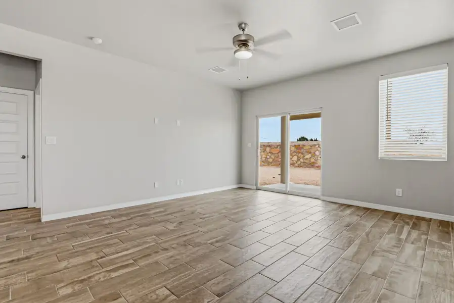 Spacious, unfurnished interior of a new home in Paseo del Este, El Paso (Image 36). Spacious, unfurnished interior of a new home in Paseo del Este, El Paso (Image 36).