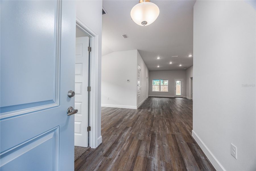 Spacious, unfurnished interior of a new home in Kirkland Farms, Alachua (Image 17).