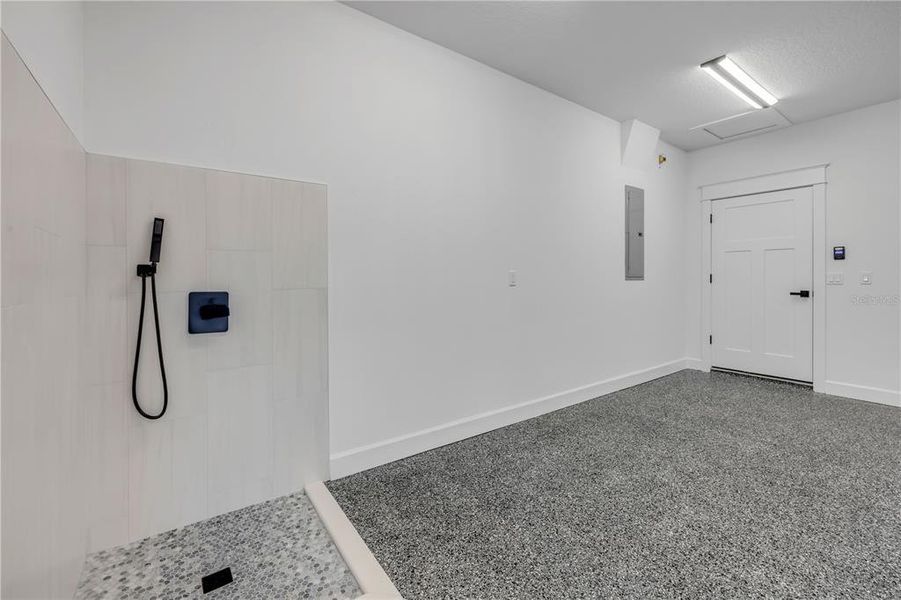 Spacious, unfurnished interior of a new home in , New Smyrna Beach (Image 40).