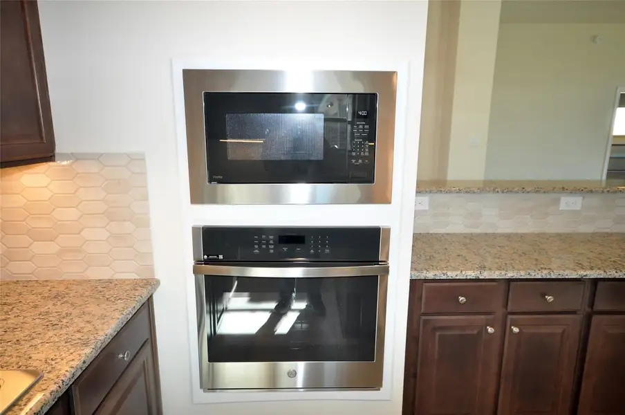 Close-up of interior finishes inside a home in Pedregal, League City (Image 12).