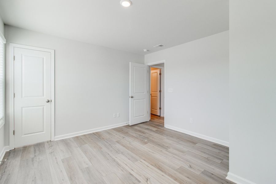 Spacious, unfurnished interior of a new home in Bluefield, Lexington (Image 31).