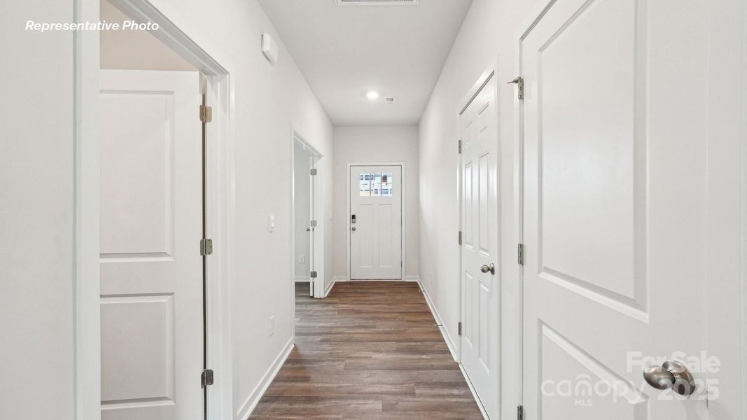 Spacious, unfurnished interior of a new home in Reedy Creek Preserve, Charlotte (Image 31).