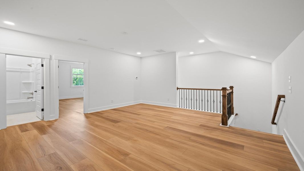 Spacious, unfurnished interior of a new home in Pamlico Terrace, Awendaw (Image 10).