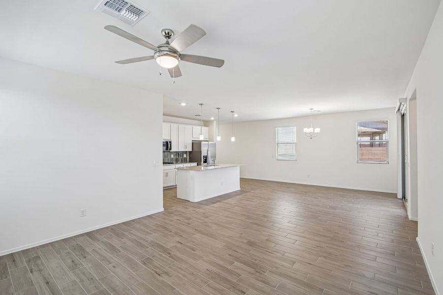 Spacious, unfurnished interior of a new home in Mandarina Reserve, Marana (Image 16).