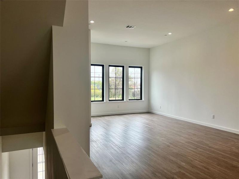 Spacious, unfurnished interior of a new home in , Dallas (Image 8).