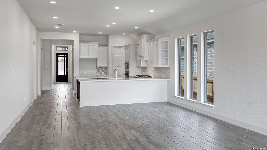 Spacious, unfurnished interior of a new home in Arcadia Ridge, San Antonio (Image 19).