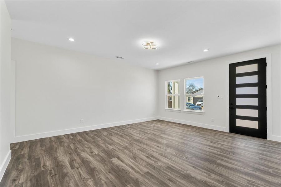 Spacious, unfurnished interior of a new home in , Dallas (Image 26).