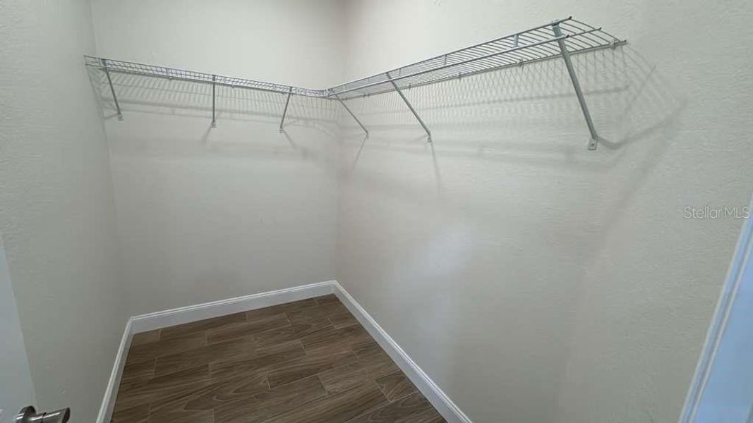 Spacious, unfurnished interior of a new home in , Sebring (Image 9).